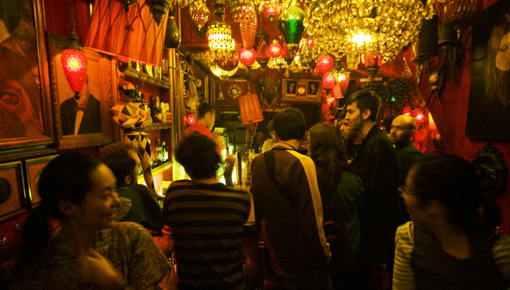 Random Bar in Shibuya photo by Andy (flickr) (https://www.flickr.com/photos/dumptruck/4027334487/in/photolist-8824hN-8bC4qA-8AsSqi-8AsQPK-8AvWyL-bASHCp-8DJg6o-5Br2fp-78T9ev-pSS63-pSRYL-pSS1u-pSS8a-pSRWX-pSS9Q-pSRTR-pSSc4-pSSk6-pSRSi-pSRVj-pSSgi-pSRQL-7j7qgR-6qix1y-7fkhi6-pSSn7-pSSe9-pSS3F-pSSif-9EKXxt-bnXTSA-35AQfH-5qVjU9-5s6XgR-5s6XgK-5s6XgB-5s6XgP-5s6XgT-5s6XgF-5qVk5N-5sbj4y-5sbj8u-5qVjXL-5qVk2f-5qVki3-5qQZRv-5qR13i-5qVkeA-KqZ9r-GFAPL)