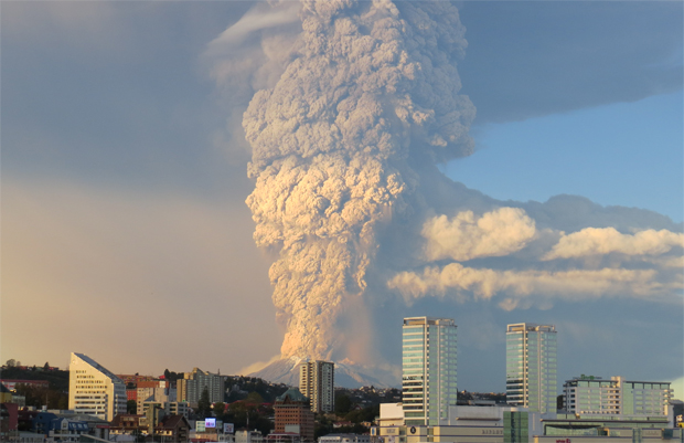 Mount Fuji has violently erupted in Japan (Image: Carolina Barría Kemp, Flickr https://www.flickr.com/photos/25890105@N02/17062565578/)